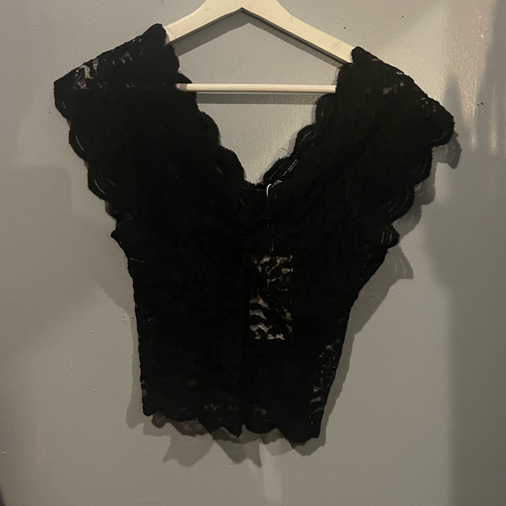New with tags black crop top